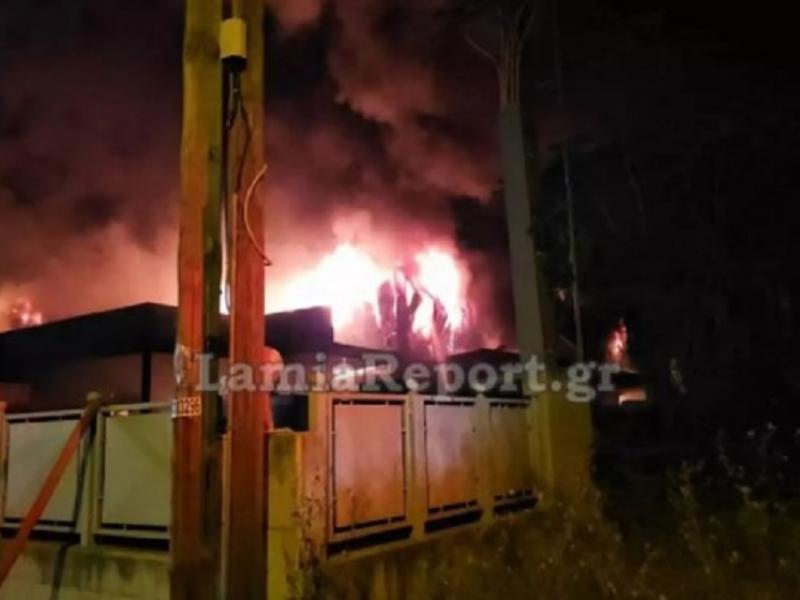 Λαμία: Μεγάλη φωτιά σε εργοστάσιο εταιρείας που είχε εμπλακεί σε τροφική δηλητηρίαση μαθητών