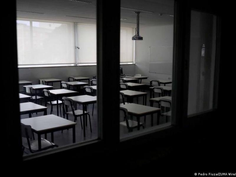 Σχολεία στην Πάτρα: Σοκαριστικές αποκαλύψεις – Διακινητές ναρκωτικών κρέμασαν ανάποδα μαθητή