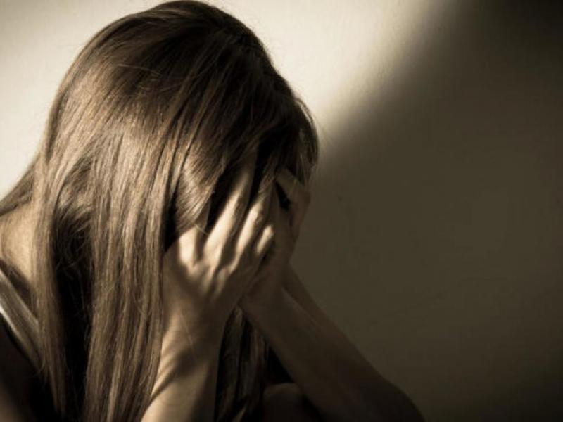Λουτράκι: Ξυλοκόπησε και προσπάθησε να βιάσει 17χρονη