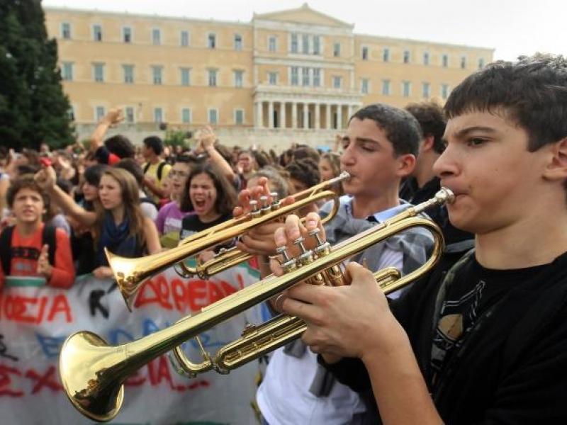 Διαμαρτυρία ...μετά μουσικής για την υποβάθμιση των μουσικών & καλλιτεχνικών σχολείων