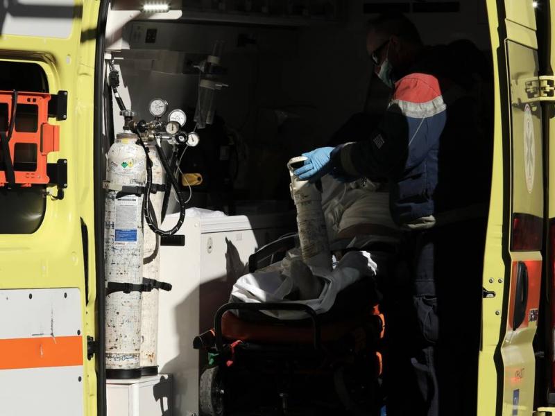 Κλειστή η Πέτρου Ράλλη: «Λαμπάδιασε» αυτοκίνητο – Ένας τραυματίας