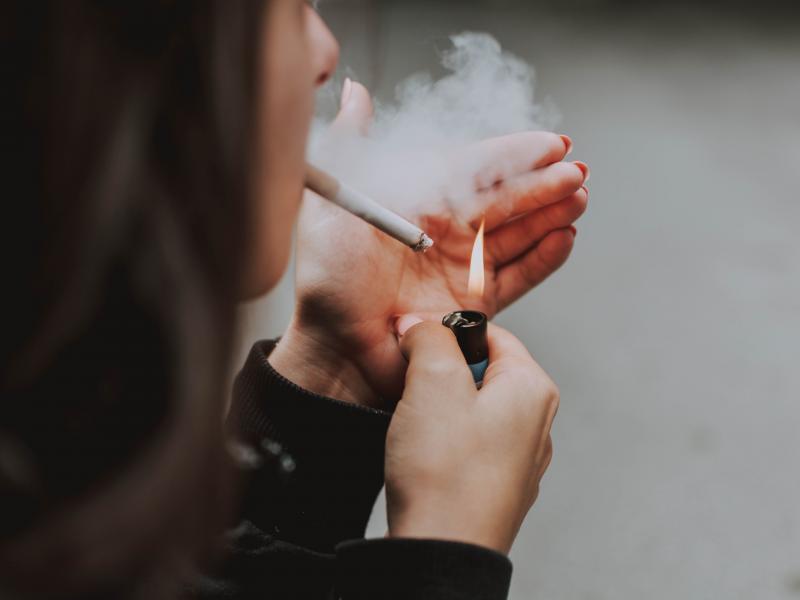 Νέα έρευνα: Όποιος κόβει το τσιγάρο πριν τα 35, είναι σαν να μην κάπνισε ποτέ 