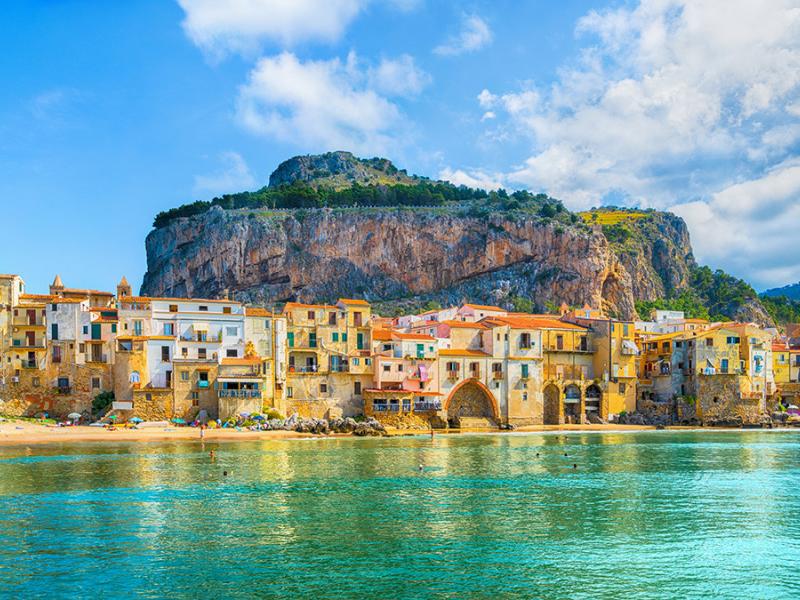 Σικελία: Γυναίκα αγόρασε τρία σπίτια με μόλις... τρία ευρώ