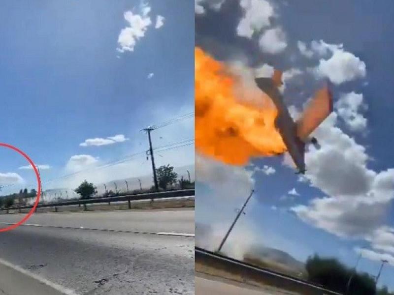 Τρομακτικό βίντεο από συντριβή αεροσκάφους - Πήρε φωτιά και έπεσε σε αυτοκίνητα