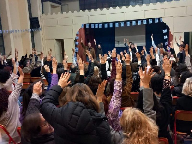 Πρωτοφανείς σε μαζικότητα συνελεύσεις εκπαιδευτικών ψηφίζουν για απεργία - αποχή στα μέτρα του υπουργείου Παιδείας