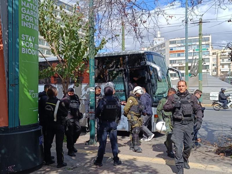 Μεταξουργείο: Τα ΜΑΤ ακινητοποίησαν λεωφορείο με φοιτητές από την Πάτρα