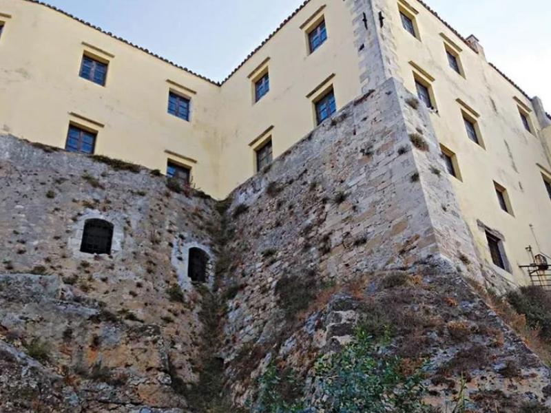 ΕΛΜΕ Χανίων: Ενάντια στην ιδιωτικοποίηση των κτιρίων και της αυλής στον Λόφο Καστέλι
