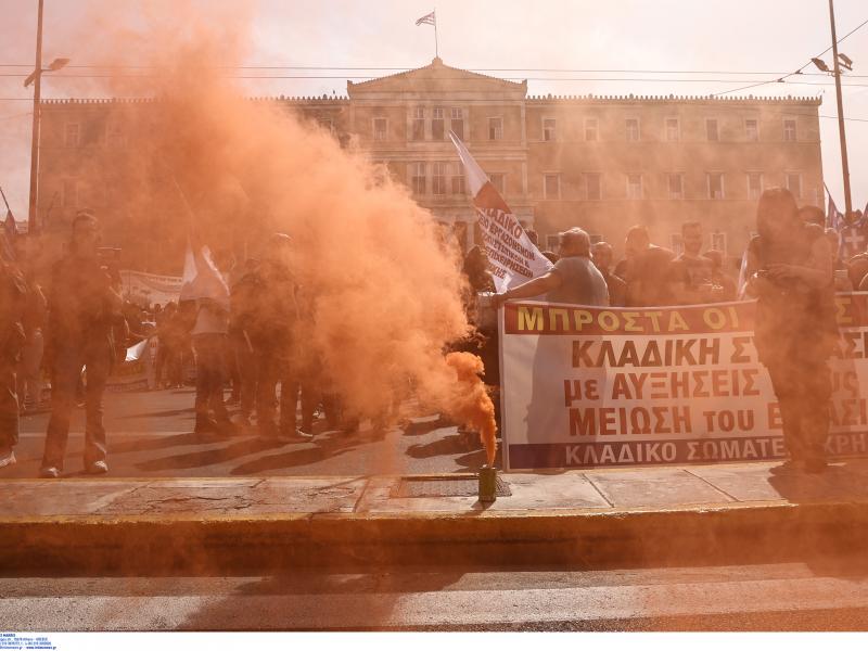 Απεργία ΓΣΕΕ: «Βουλιάζει» η Αθήνα - Πλήθος κόσμου στις κινητοποιήσεις