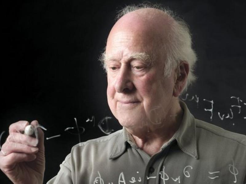 Πίτερ Χιγκς: Πέθανε ο νομπελίστας φυσικός που ανακάλυψε το “σωματίδιο του Θεού”