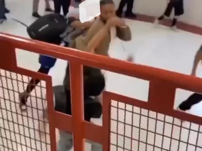 Καθηγητής ξυλοκόπησε μαθητή που τον αποκάλεσε «νέγρο» (Video)