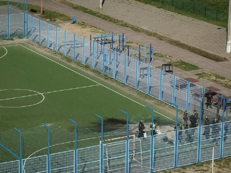 Σχολικό γήπεδο επλήγη από αεροπορική επιδρομή – Τραυματίστηκαν 4 παιδιά