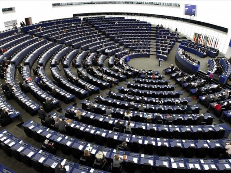 ΕΕ: Κατεπείγουσα διαδικασία για την άρση της ασυλίας δύο Ευρωβουλευτών