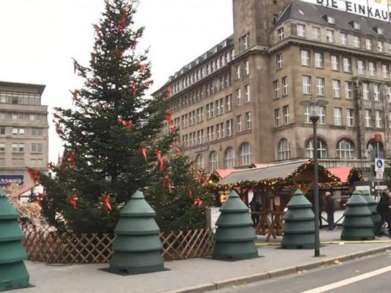  Χριστουγεννιάτικα δέντρα «ασπίδες» για τρομοκρατικές επιθέσεις στη Γερμανία (Video)