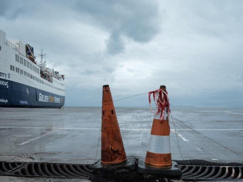 Δεμένα τα πλοία στα λιμάνια Πειραιά, Λαυρίου, Ραφήνας - Ποια δρομολόγια εκτελούνται