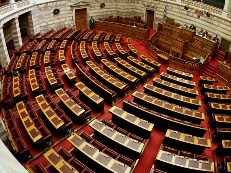 Βουλή: Ψηφίζεται η τροπολογία για την παραγωγή αντισηπτικών