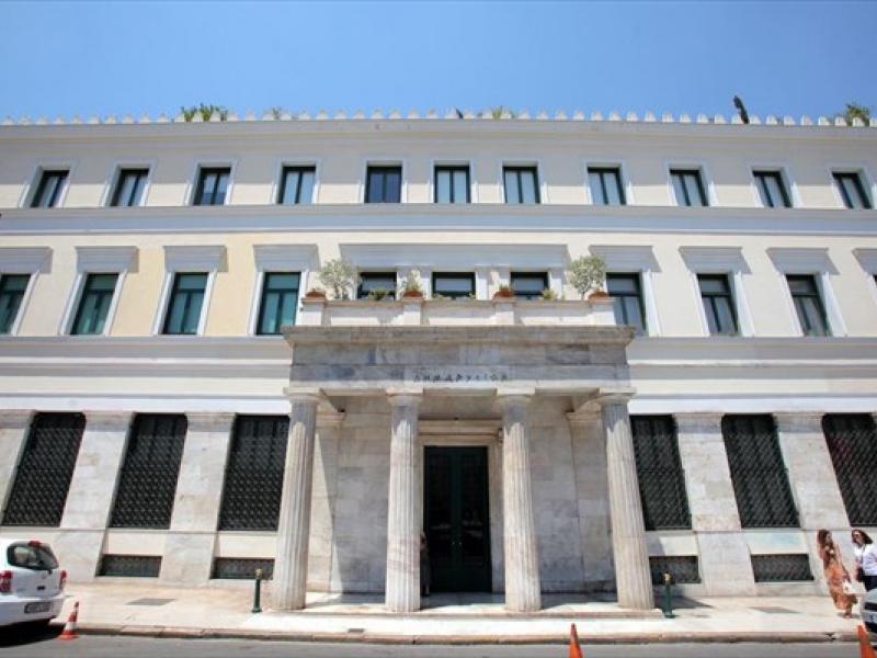 Δημοτικό συμβούλιο Αθήνας: Ψήφισμα παραμονής των συμβασιούχων covid