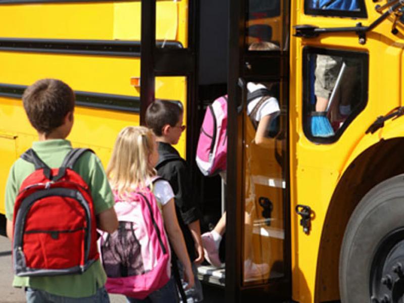 Προκήρυξη: Οδηγοί και συνοδοί σχολικών λεωφορείων στην Αττική