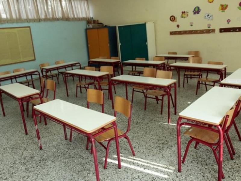 Δημοτικό σχολείο το Κερατσίνι: 4 κενές θέσεις βασικών δασκάλων - «Οι δάσκαλοι κάνουν φύλαξη και όχι μάθημα, μέχρι τώρα»