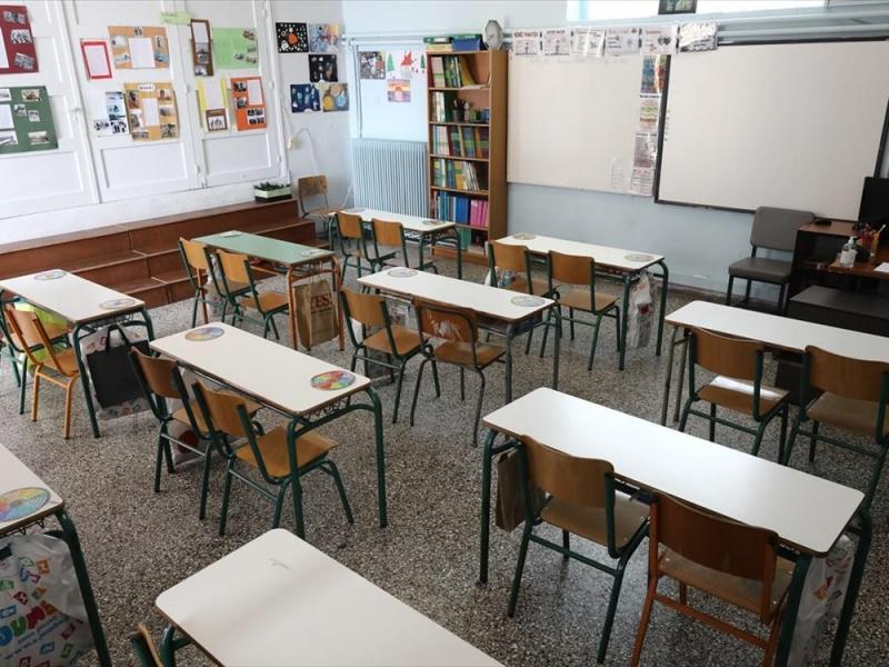 Βαθμολογία μαθητών: Δεν «ιδρώνει το αυτί» του υπουργείου Παιδείας