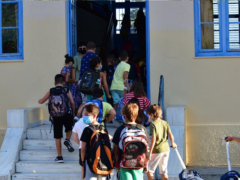 Κρούσματα στα σχολεία της Ζακύνθου: Άφαντη η κυβέρνηση σε παιδεία-υγεία