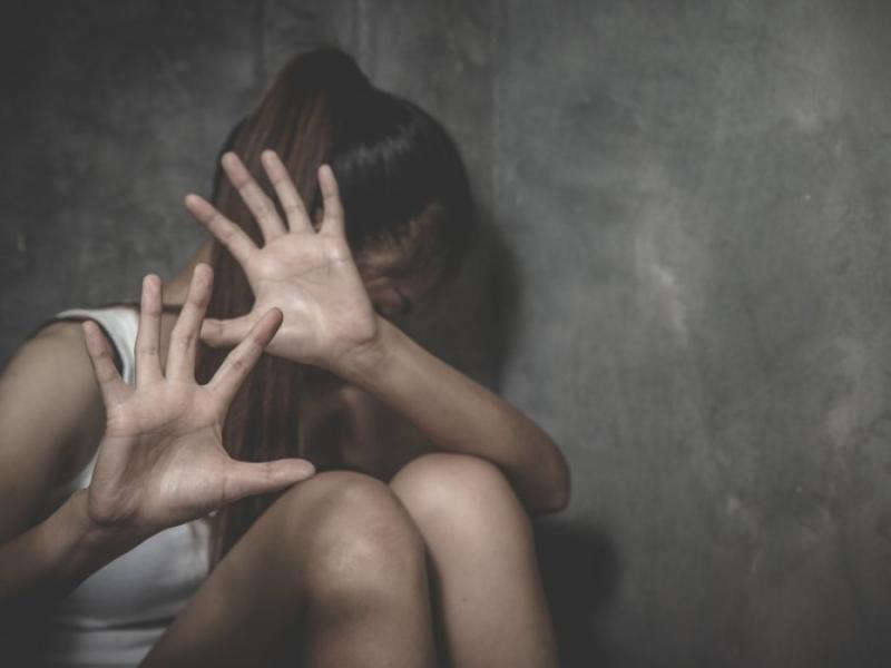 Κολαστήριο στη Νέα Σμύρνη: Πατέρας κακοποιούσε σεξουαλικά και ξυλοκοπούσε τη 10χρονη κόρη του