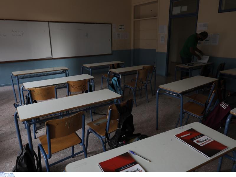 Καταγγελία - Σύρος: Καθηγήτρια χτύπησε μαθήτρια μέσα στην τάξη