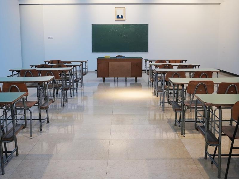 Ελασσόνα: Στοιβάζουν 25 παιδιά σε τάξη ενώ υπάρχουν δάσκαλοι και αίθουσες