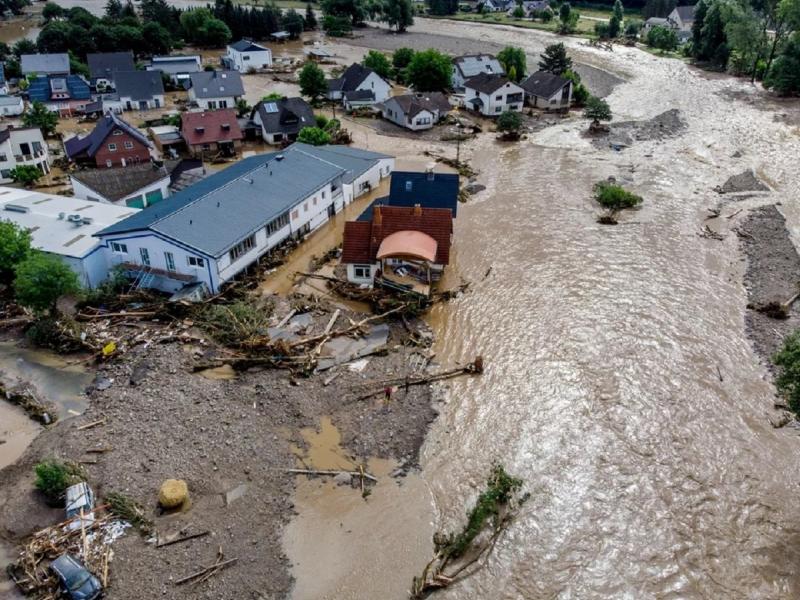 Γερμανία-Πλημμύρες: 103 οι νεκροί - Μεγάλη κατολίσθηση στην περιοχή της Κολωνίας	