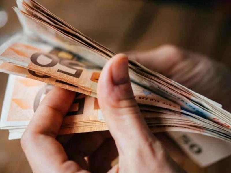 Κοινωνικό μέρισμα: Ποιοι θα δουν 250 ευρώ στους λογαριασμούς τους