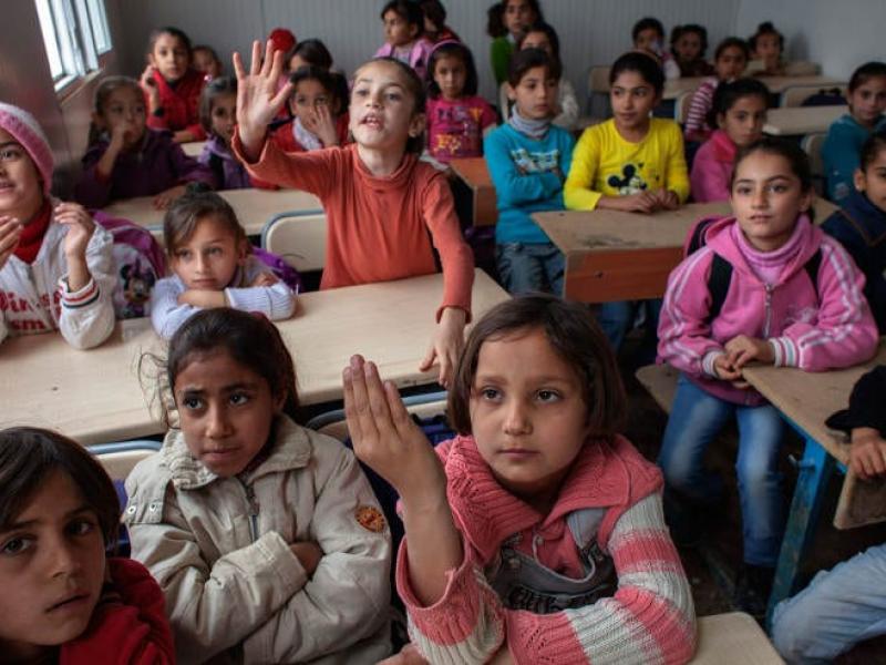 Ελαιώνας: Τα προσφυγόπουλα θα συνεχίζουν να φοιτούν στα σχολεία τους έως το τέλος της σχολικής χρόνιας