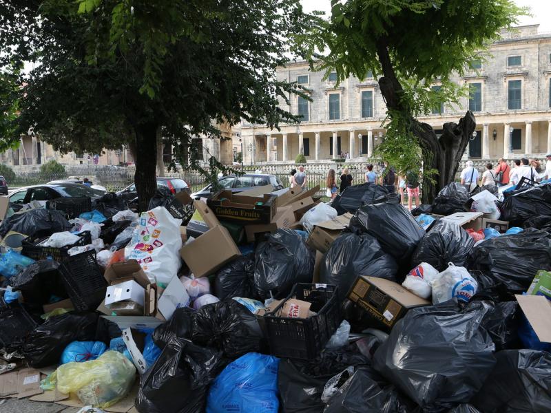 Ανεξέλεγκτες χωματερές δίπλα από σχολεία στην Κέρκυρα - Κίνδυνος για μαθητές και εκπαιδευτικούς