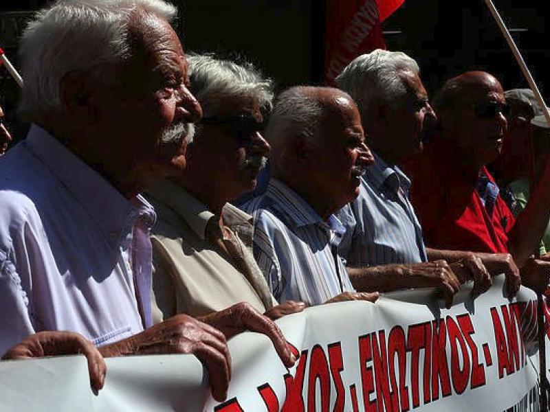 Συνταξιούχοι: Παναττική κινητοποίηση σήμερα στην πλατεία Κοτζιά