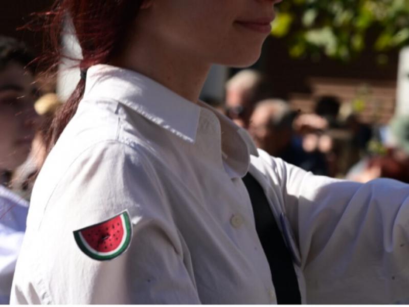 Μαθήτρια με καρπούζι