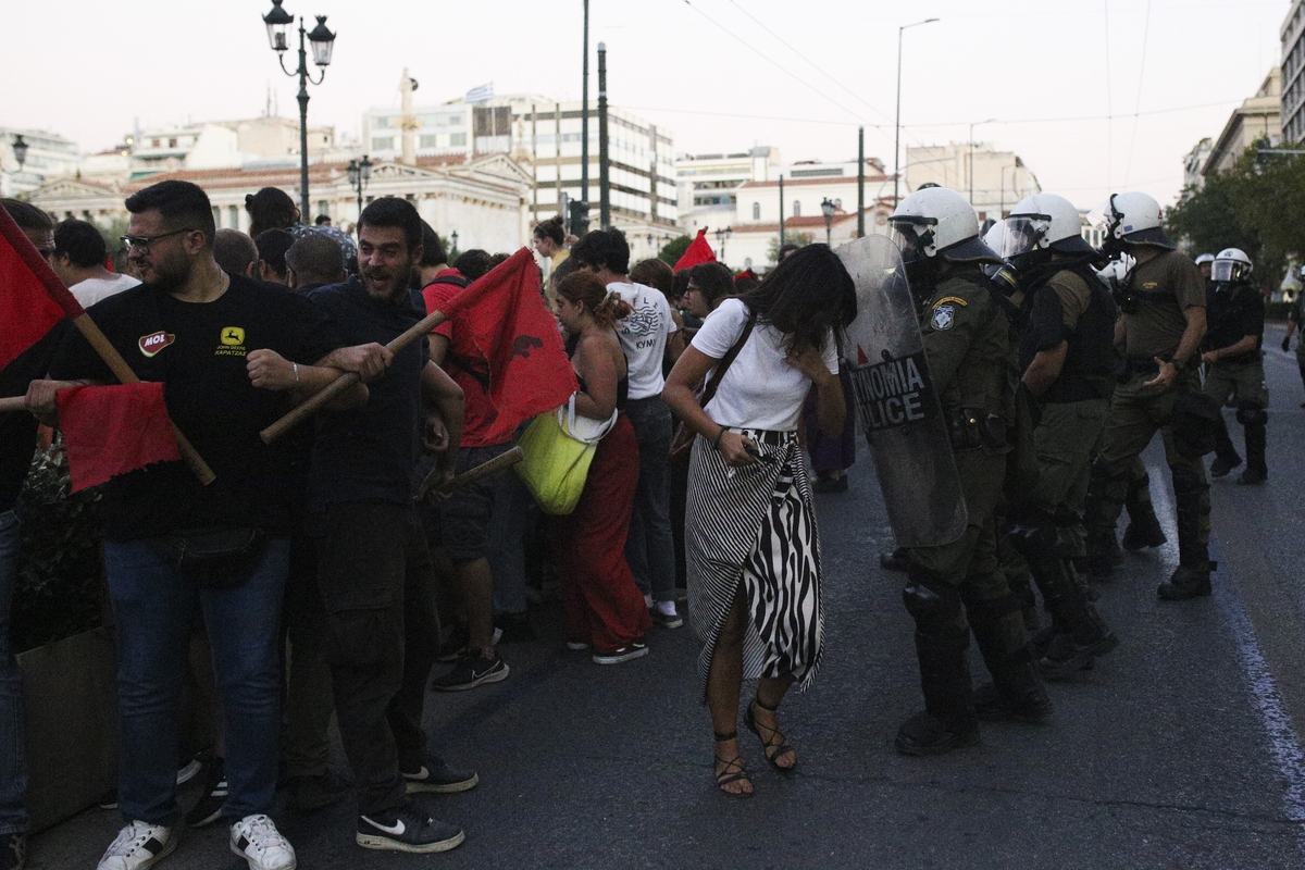 foitites_astynomia_2.jpg φοιτητές ΜΑΤ Προπύλαια