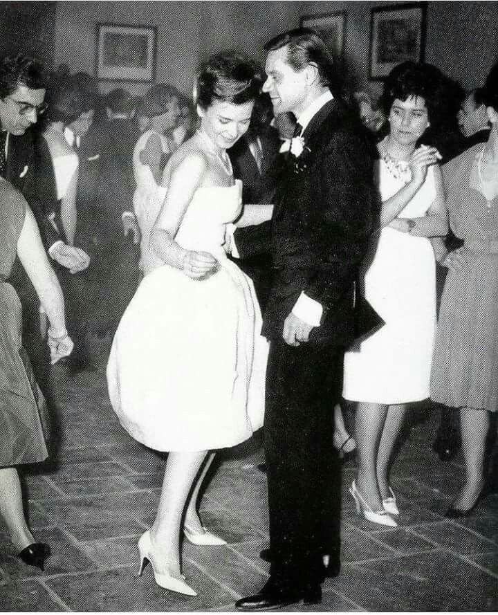 karezi_hatzifotioy_2.jpg καρέζη χατζηφωτίου 1