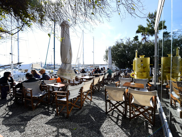 skippers-istoria-thrilikou-kafe-paraliaki-1.jpg skippers
