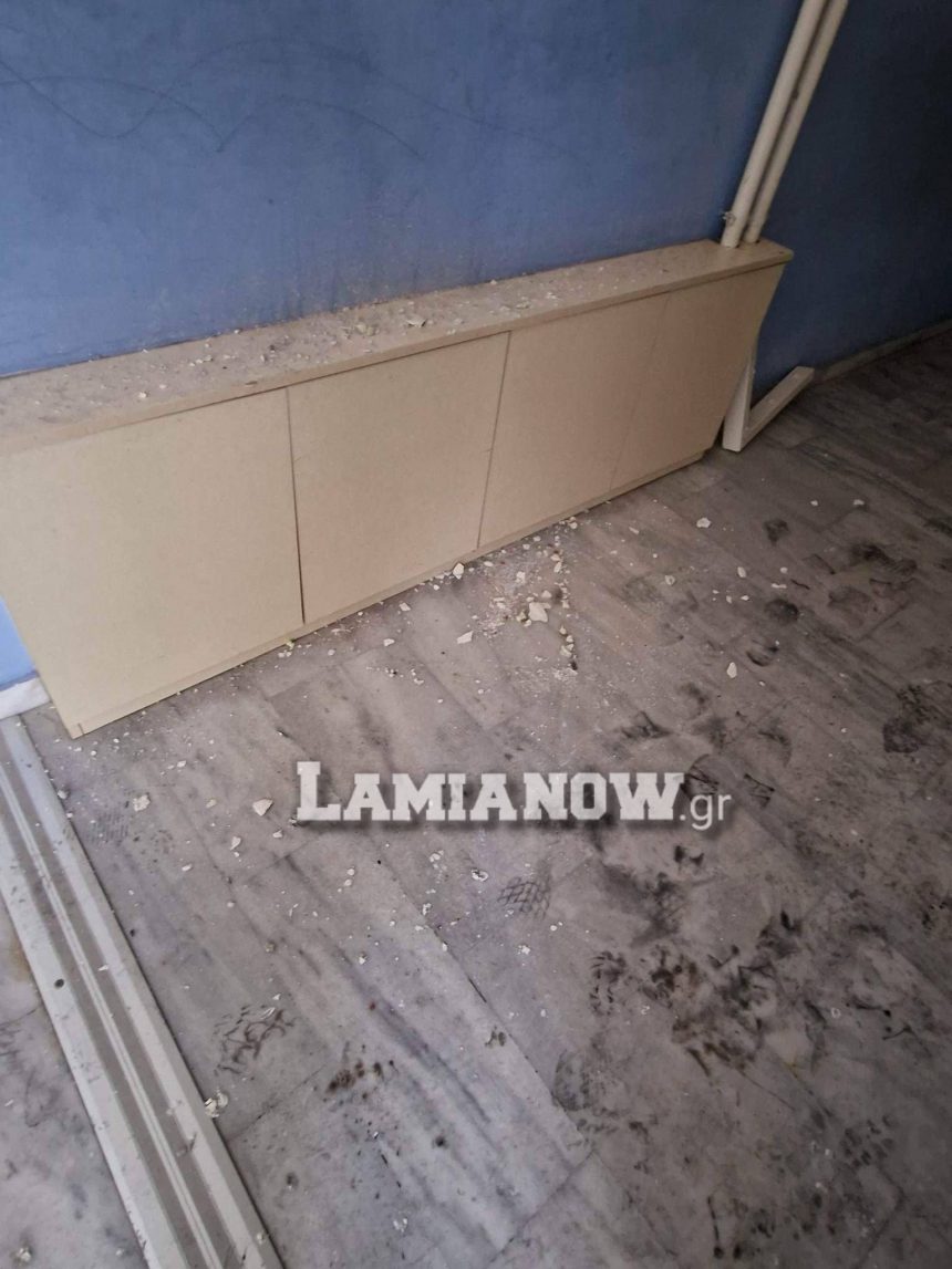 sovades-stylida.jpg Κατέρρευσαν σοβάδες σε δημοτικό σχολείο