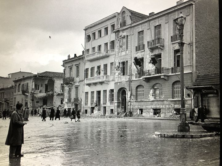 Η βομβαρδισμένη πλατεία Κάνιγγος, φωτογραφία του Dmitri Kessel