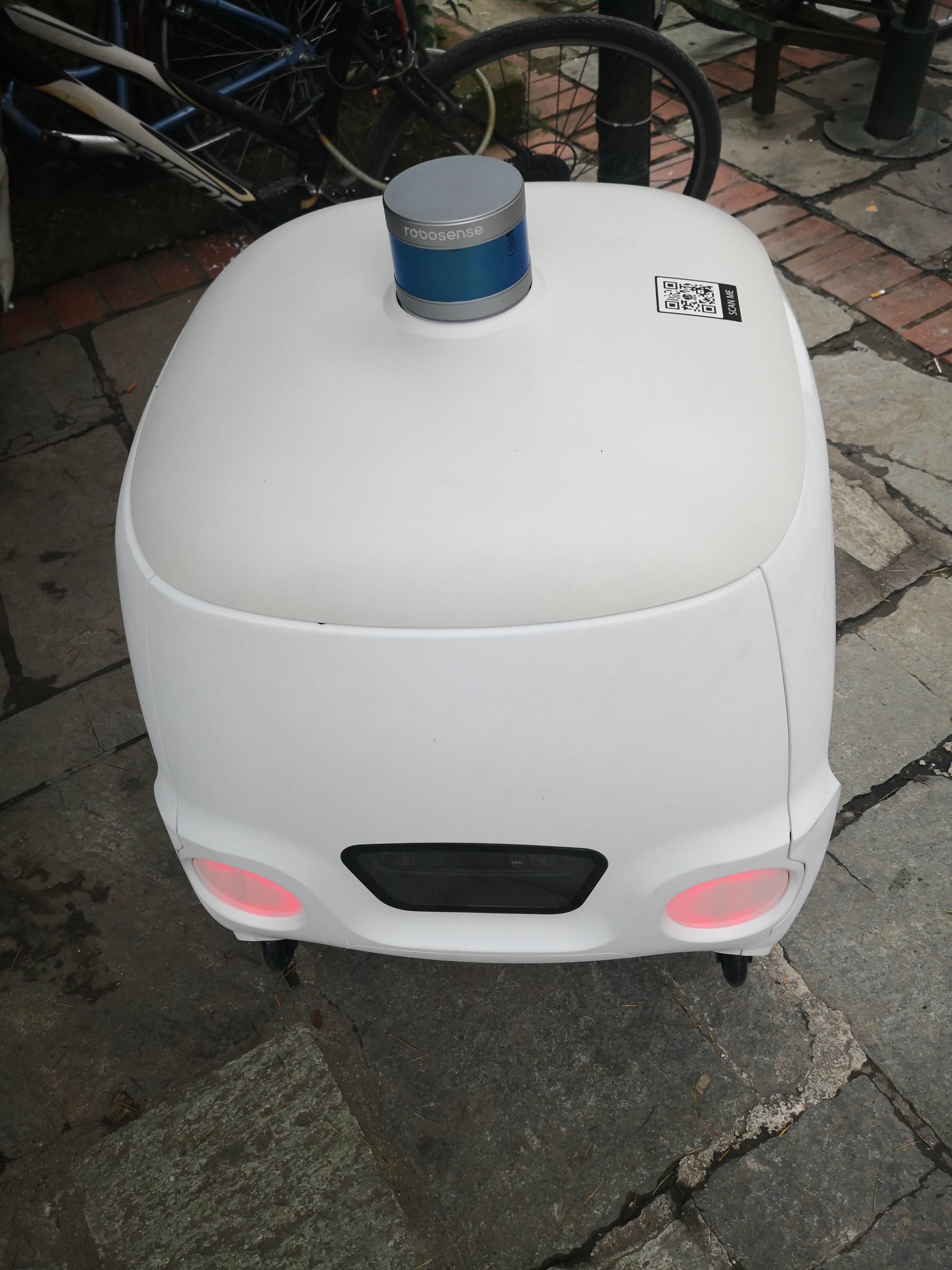 robot1.jpg robot1
