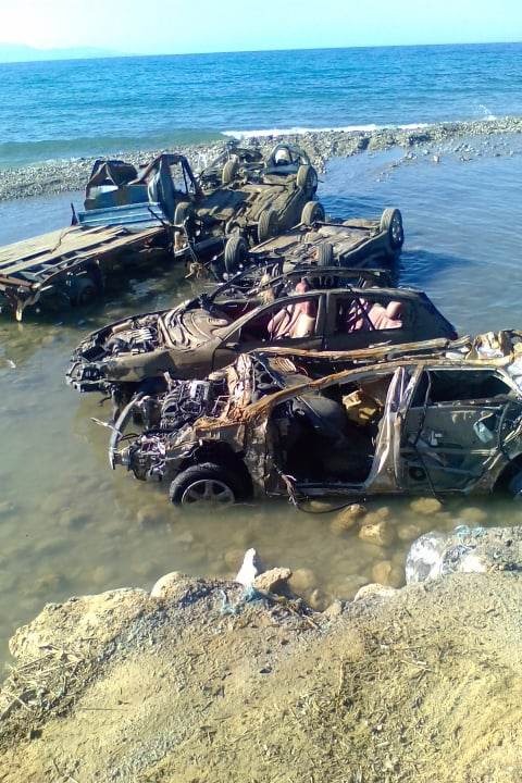 autokinita3.jpg Βυθισμένο αυτοκίνητο