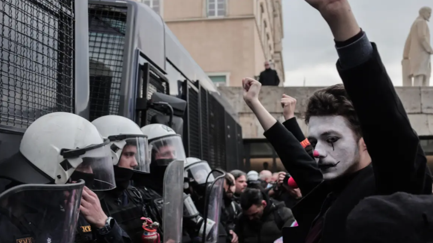 kallitexnes.png καλλιτέχνες
