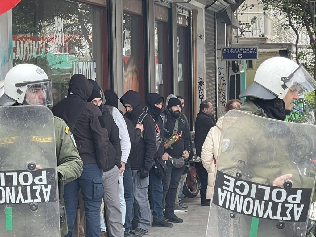 κουκουλοφοροι.jpg κουκουλοφοροι