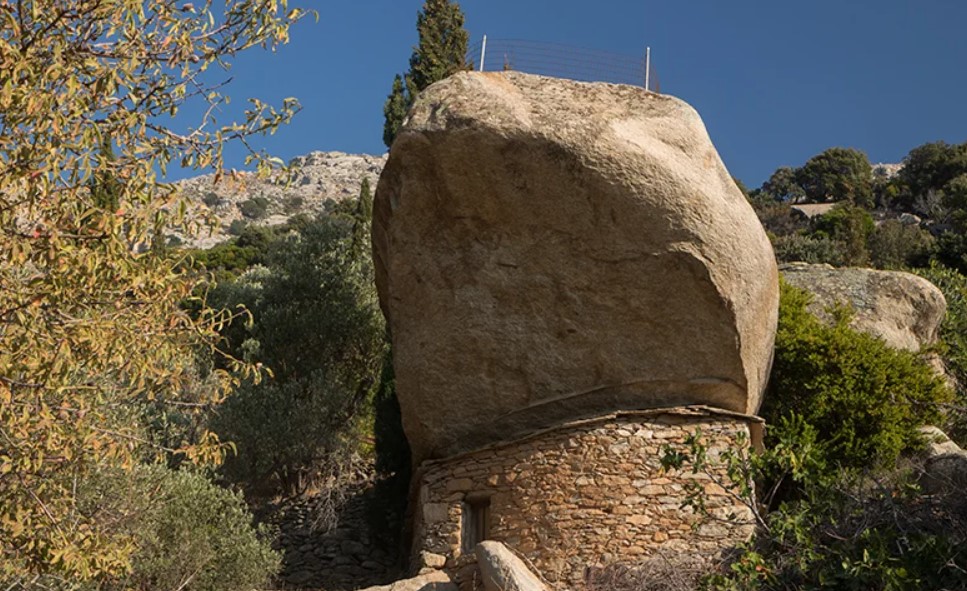 Πέτρινα σπίτια στην Ικαρία