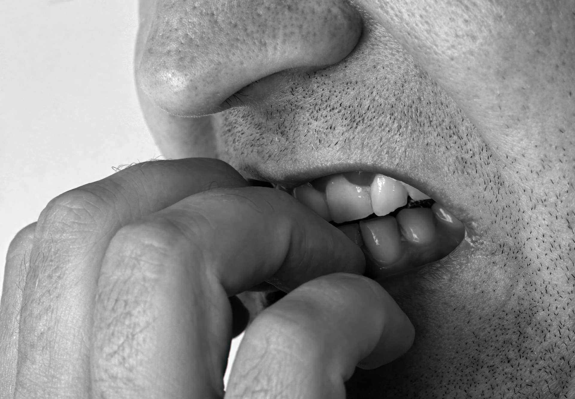nail_biting.jpg 9 «αθώες» καθημερινές συνήθειες που αφαιρούν χρόνια ζωής