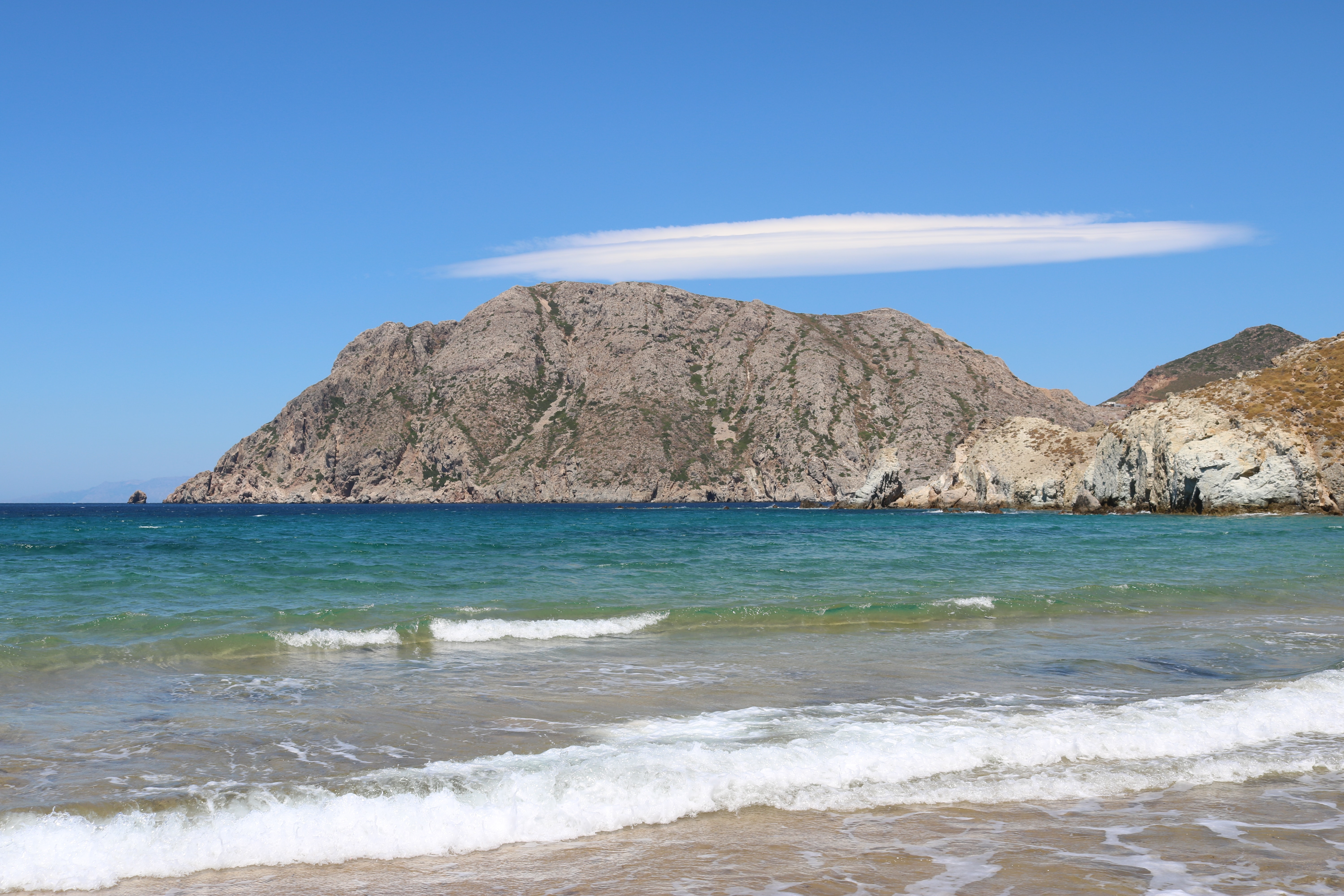 nisi_patmos.jpg «Το απόλυτο καταφύγιο της γαλήνης»: Το ελληνικό νησί που υμνεί η Le Figaro