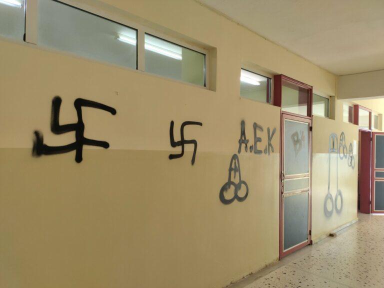 svastika.sxoleio.jpg Νέο Ηράκλειο: Φασίστες βανδάλισαν σχολείο και το γέμισαν με σβάστικες