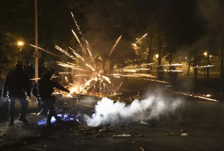epeisodia-gallia2.jpg Επεισόδια στη Γαλλία μετά τη δολοφονία 17χρονου από αστυνομικό