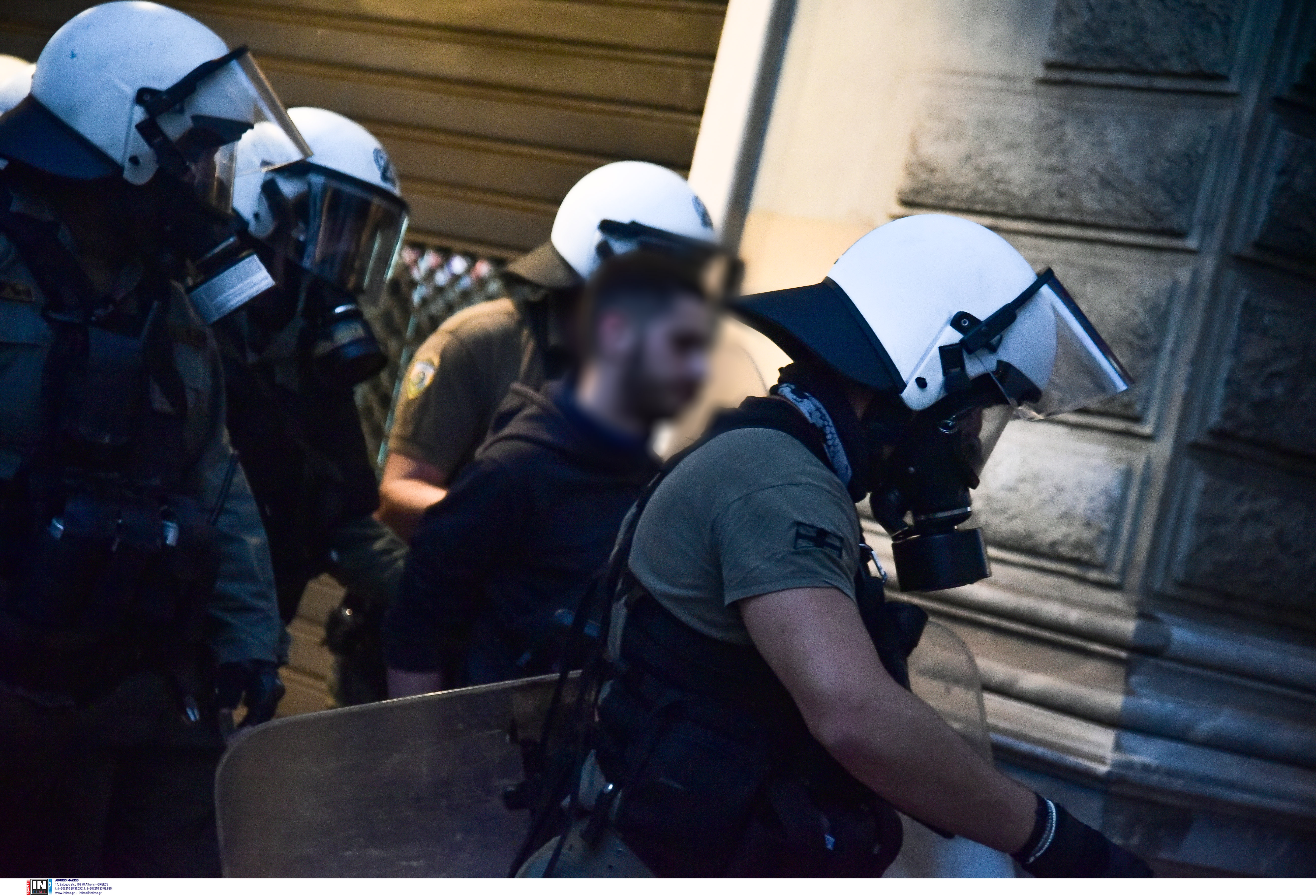Επεισόδια στο κέντρο της Αθήνας: Μολότοφ, χημικά και κρότου λάμψης