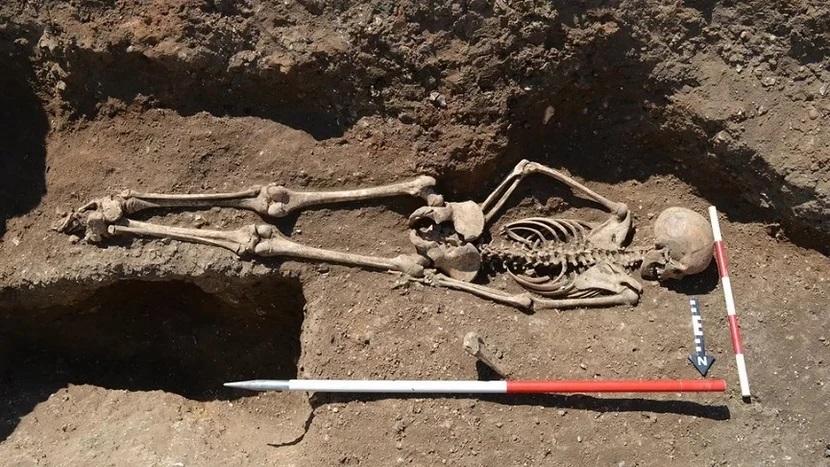 skeletos-agglia.jpg Σκελετός κοριτσιού στην Αγγλία