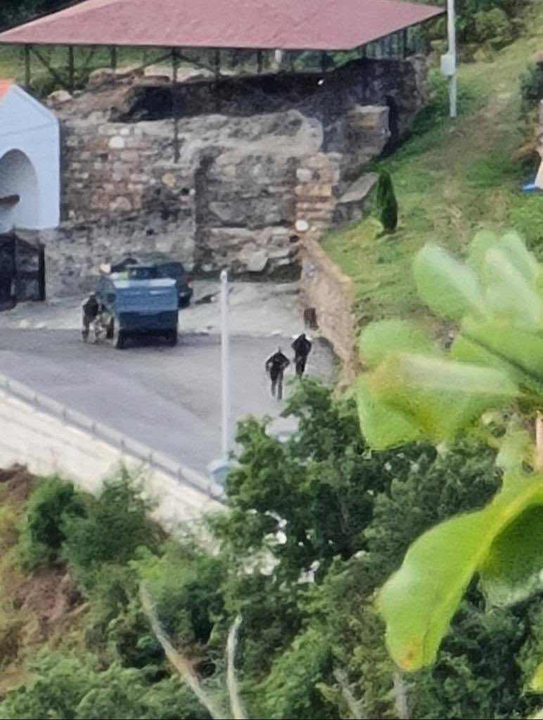 kosovo-2.jpg Ένοπλοι ταμπουρώθηκαν σε μοναστήρι